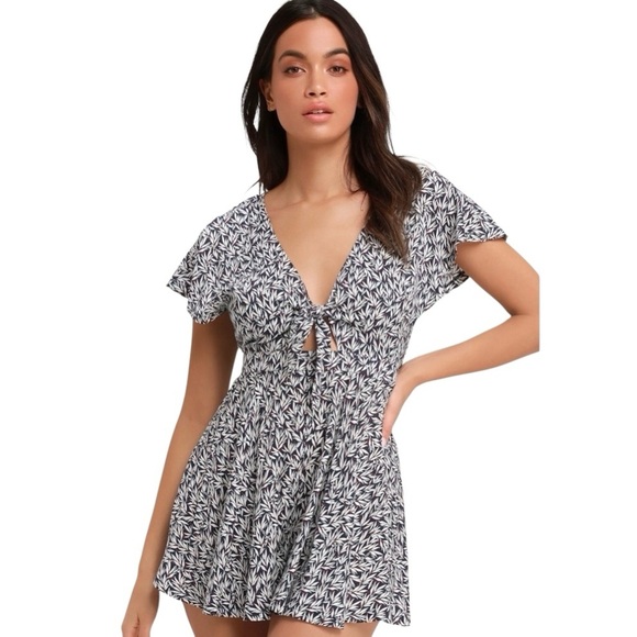 Lulus Dondi Navy Blue & White Tie Front Split Back Romper Style RE90452HL XL NWT - Picture 1 of 10